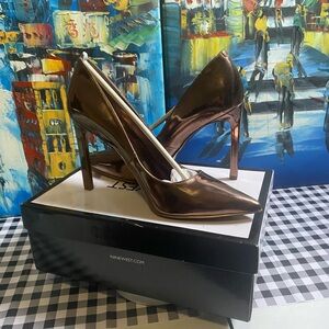 Nine West women’s bronze metallic heels